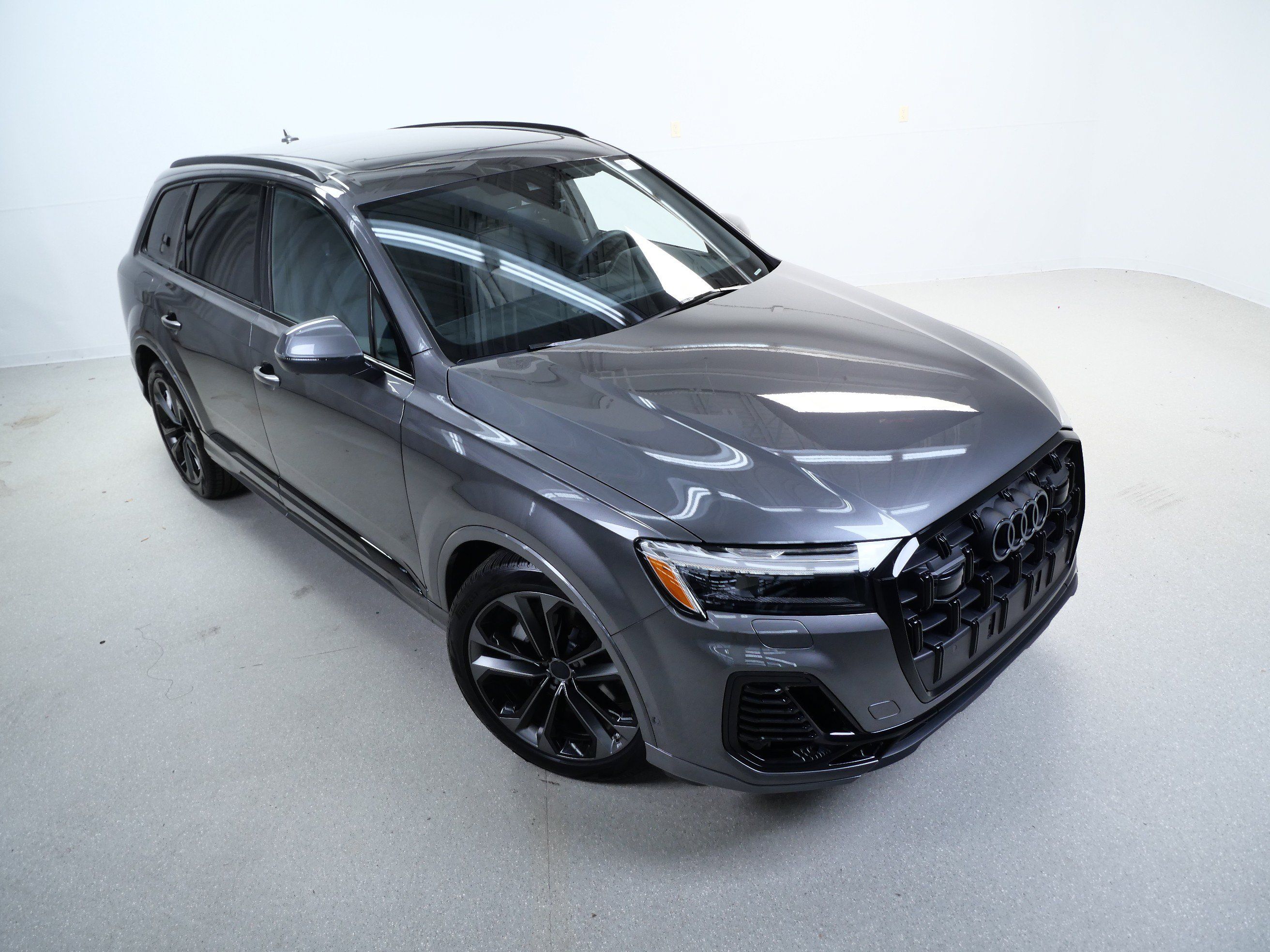 Used 2026 Audi Q7 3.0T Premium Plus w/ Premium Plus Package AWD/4WD image 4