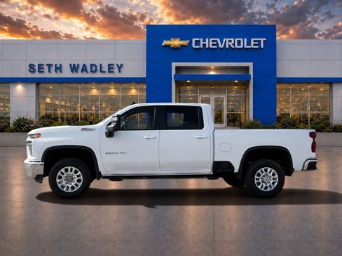 Used 2023 Chevrolet Silverado 2500 LT w/ Convenience Package AWD/4WD image 4