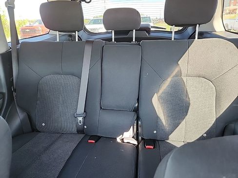 Used 2004 Mitsubishi Endeavor XLS AWD/4WD image 25