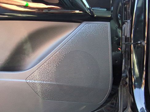 Used 2023 Kia Niro EX Touring image 15