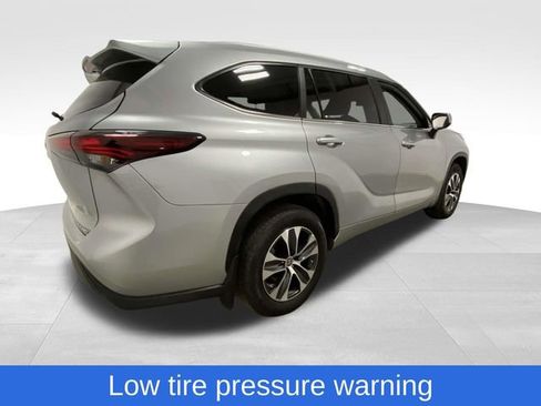 Used 2024 Toyota Highlander XLE image 5