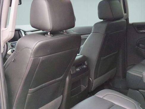 Used 2019 Chevrolet Suburban LT AWD/4WD image 25