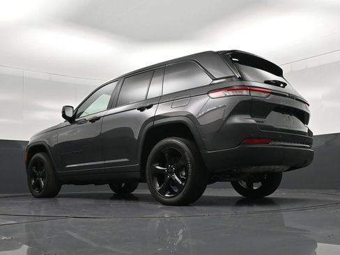 Used 2023 Jeep Grand Cherokee Altitude AWD/4WD image 17
