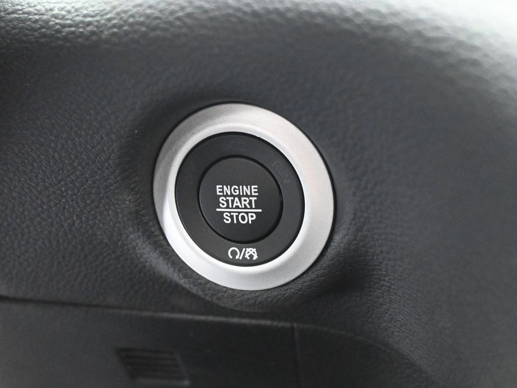New 2026 Chrysler Pacifica Select FWD image 16