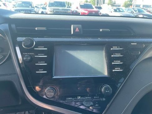 Used 2019 Toyota Camry SE FWD image 16