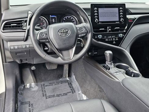 Used 2023 Toyota Camry SE image 32