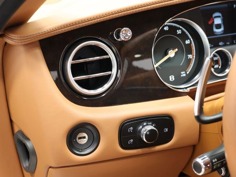 Used 2016 Bentley Continental GT image 21