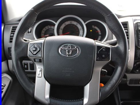 Used 2014 Toyota Tacoma 4x4 Double Cab w/ SR5 Package image 25