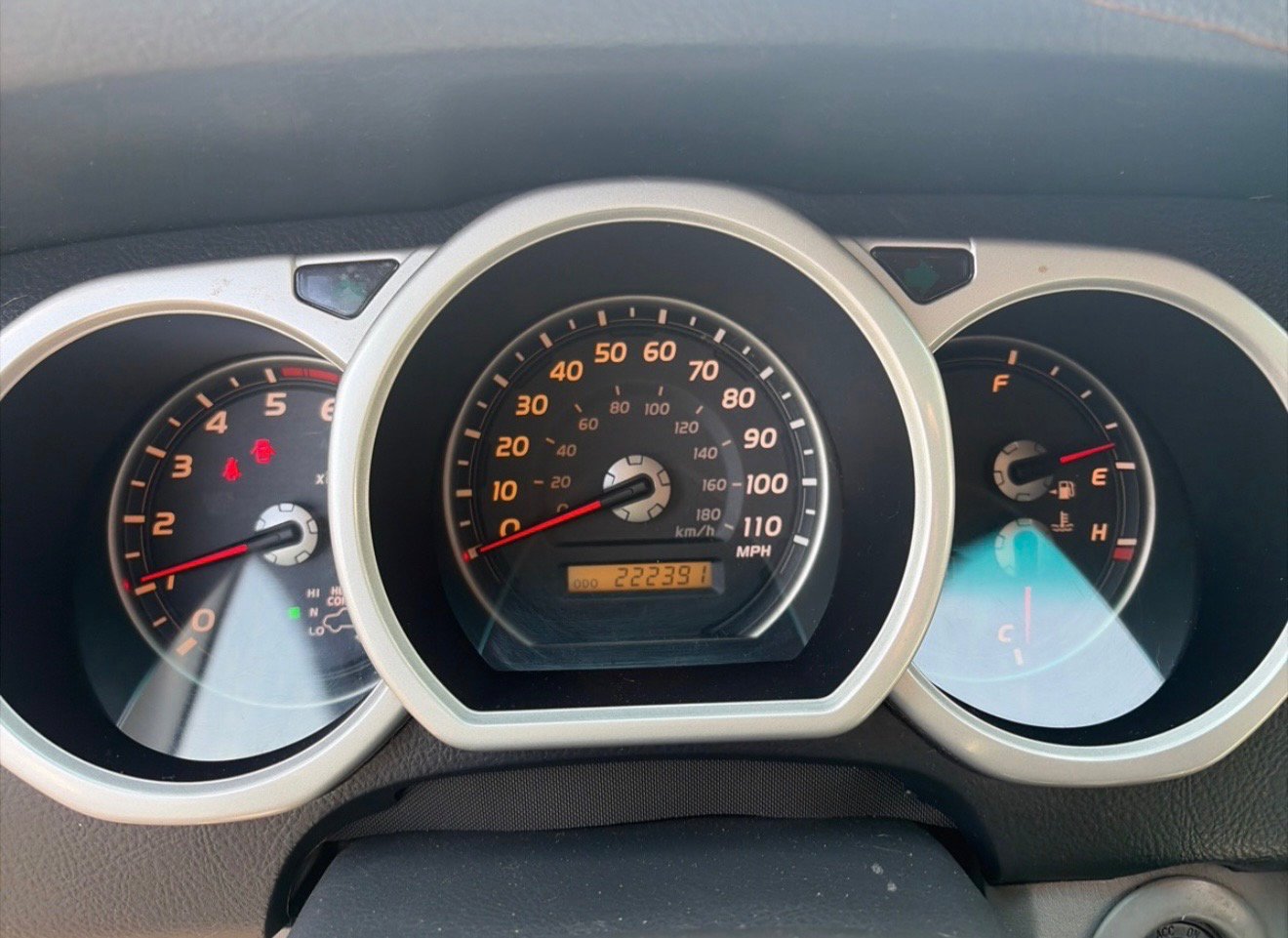 Used 2004 Toyota 4Runner Limited w/ Preferred Accessory Pkg AWD/4WD image 12