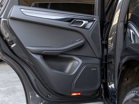 Certified 2026 Porsche Macan AWD/4WD image 42