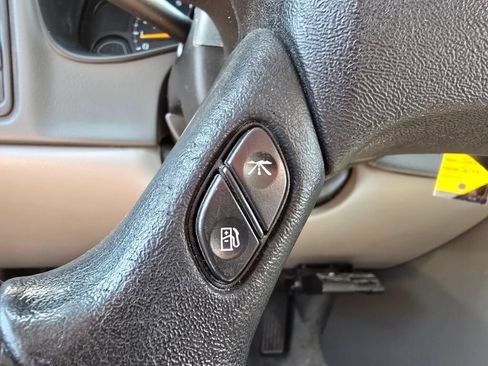 Used 2004 GMC Yukon SLE w/ Sound System Plus Package AWD/4WD image 31