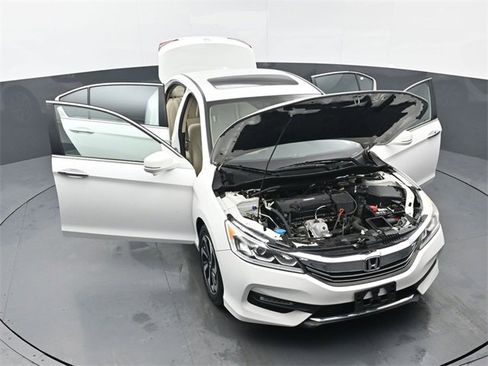Used 2017 Honda Accord EX image 53