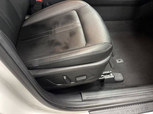 Used 2023 Kia Sorento EX image 11