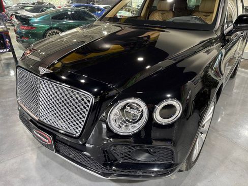 Used 2017 Bentley Bentayga image 29