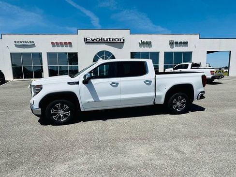 Used 2021 GMC Sierra 1500 SLT RWD image 2