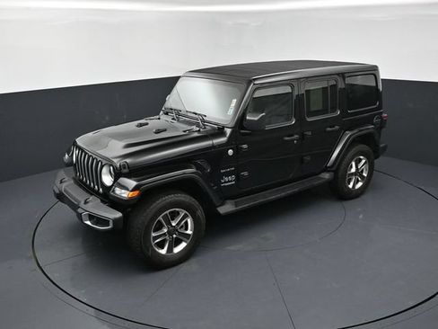 Used 2022 Jeep Wrangler Unlimited Sahara w/ Cold Weather Group AWD/4WD image 14