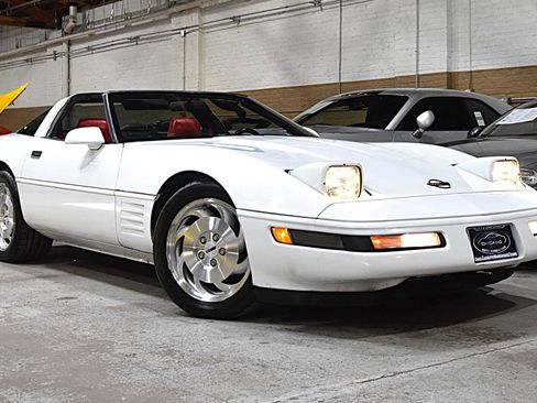 Used 1994 Chevrolet Corvette Coupe RWD image 3