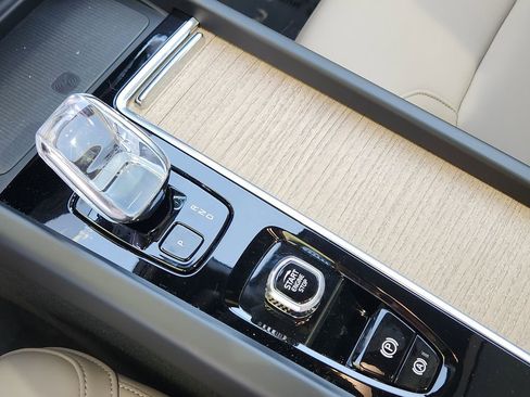 New 2026 Volvo XC60 T8 Plus w/ Protection Package Premier AWD/4WD image 11