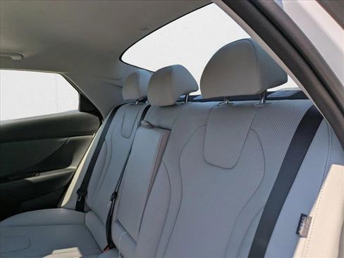 New 2025 Hyundai Elantra Limited image 19