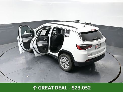 Used 2025 Jeep Compass Latitude image 38