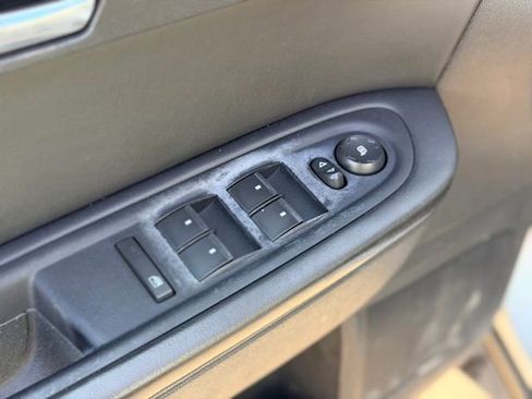 Used 2012 Chevrolet Traverse LT image 17