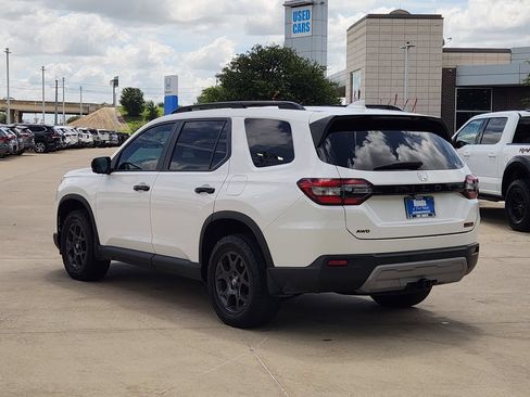 Used 2023 Honda Pilot TrailSport image 7
