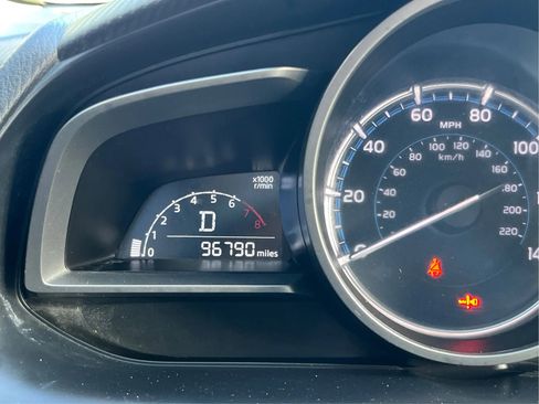 Used 2019 Toyota Yaris LE image 16