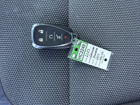 Used 2023 Chevrolet Traverse LT FWD image 29