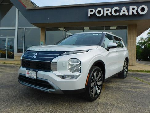 New 2025 Mitsubishi Outlander SE image 1