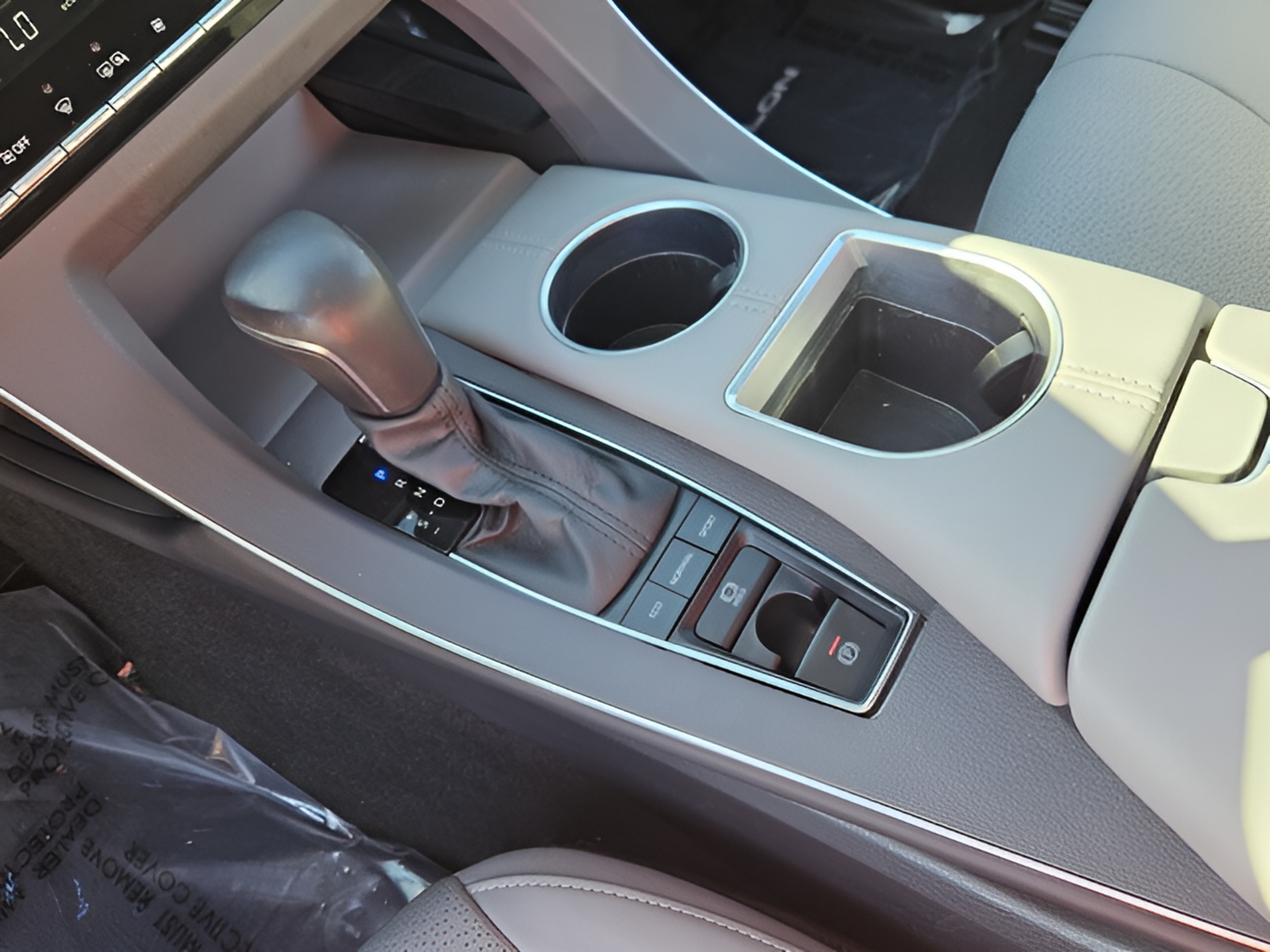Certified 2022 Toyota Avalon Limited w/ Advanced Safety Package FWD image 18