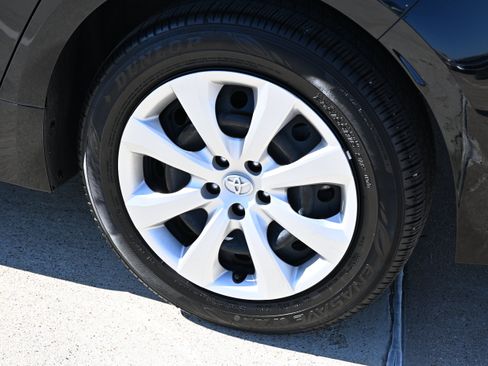 Used 2025 Toyota Corolla LE FWD image 13