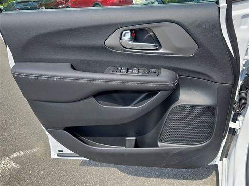 New 2026 Chrysler Voyager LX image 29