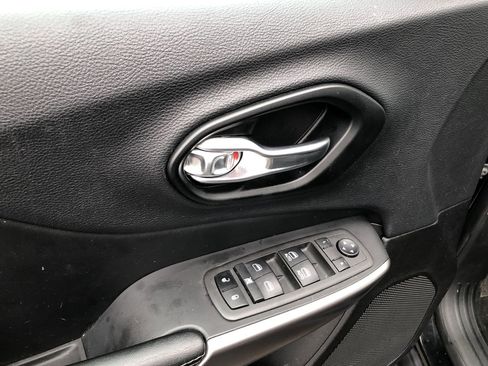 Used 2022 Jeep Cherokee Latitude Lux image 13