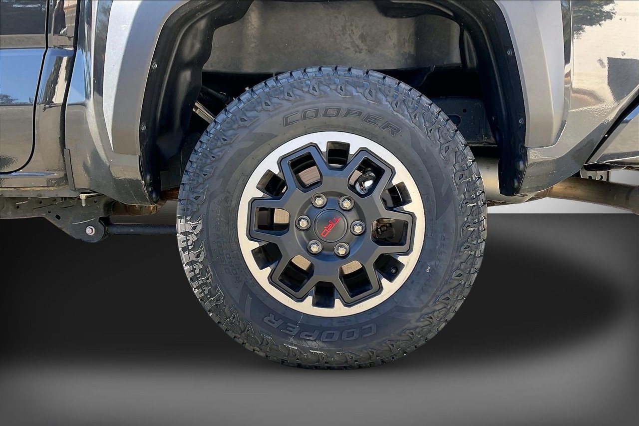 Used 2025 Toyota Tacoma TRD Off-Road AWD/4WD image 36