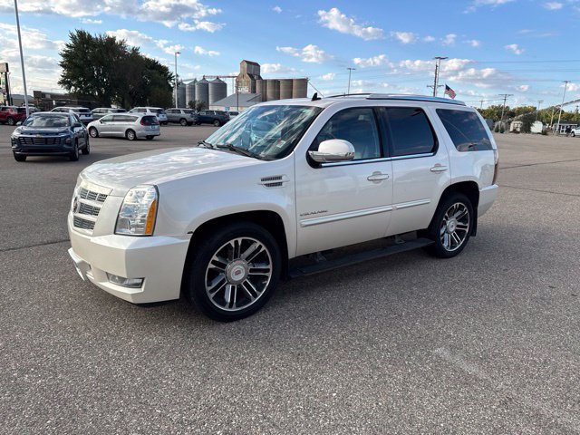 Used 2013 Cadillac Escalade Premium AWD/4WD image 3