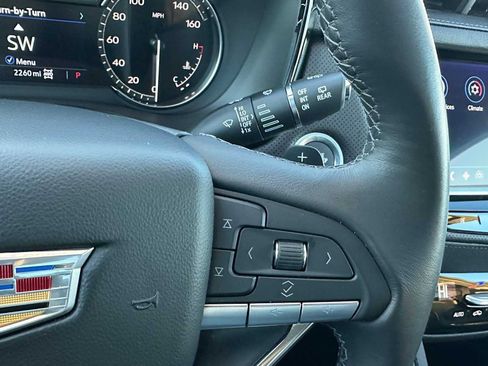 Used 2025 Cadillac XT6 Luxury image 37