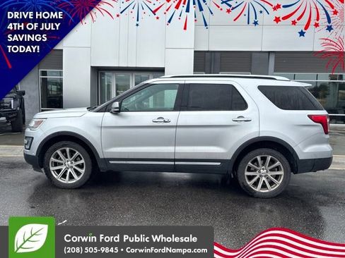 Used 2017 Ford Explorer Limited w/ Equipment Group 303A AWD/4WD image 3