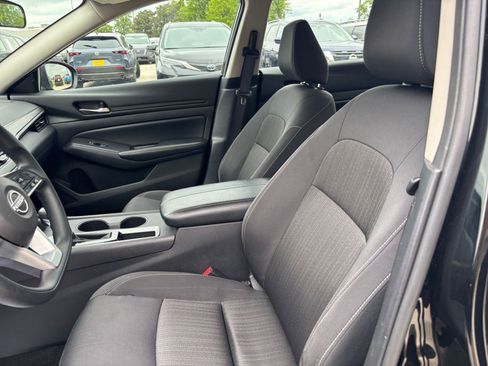 Used 2025 Nissan Altima 2.5 SV FWD image 25