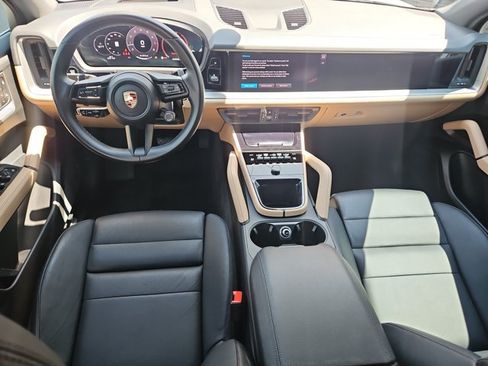 Certified 2024 Porsche Cayenne AWD/4WD image 18
