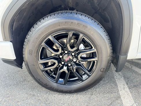 Used 2024 GMC Sierra 1500 Elevation AWD/4WD image 3