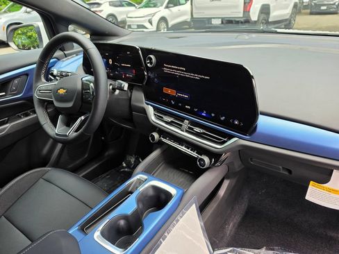 New 2026 Chevrolet Equinox EV LT AWD/4WD image 10