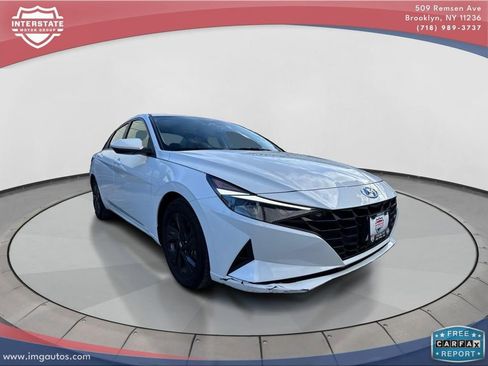 Used 2022 Hyundai Elantra SEL image 2