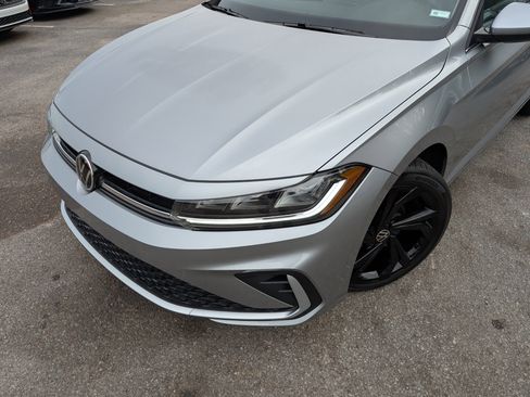 Used 2025 Volkswagen Jetta SE w/ Sunroof Package image 13