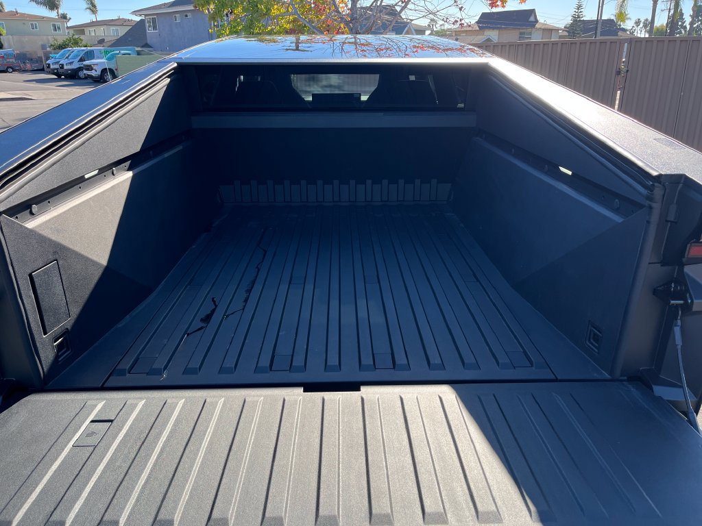 Used 2026 Tesla Cybertruck AWD Crew Cab image 19