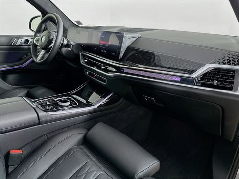 Used 2025 BMW X7 M60i w/ Executive Package image 32