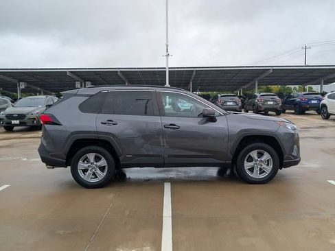 Used 2022 Toyota RAV4 LE AWD/4WD image 6