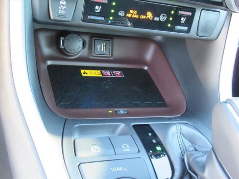 Used 2024 Toyota RAV4 Limited image 26