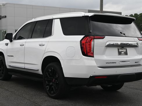 Used 2022 GMC Yukon SLT w/ SLT Premium Package image 12