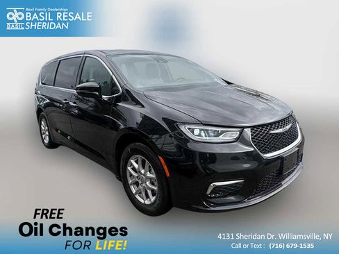 Used 2025 Chrysler Pacifica Select FWD image 1