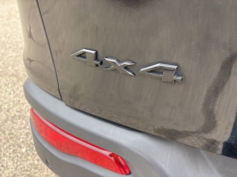 Used 2018 Jeep Cherokee Limited w/ Luxury Group image 15